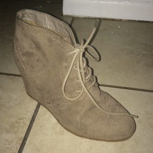Suede wedged ankle boots